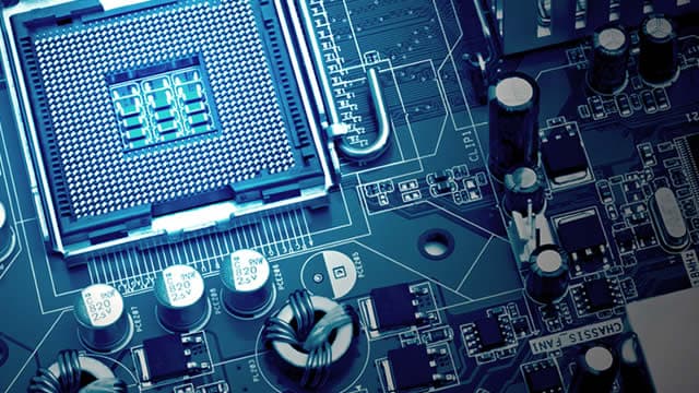 سهم Intel يتجاوز أعلى مستوياته التاريخية منذ حقبة دوت كوم بعد قفزة قوية