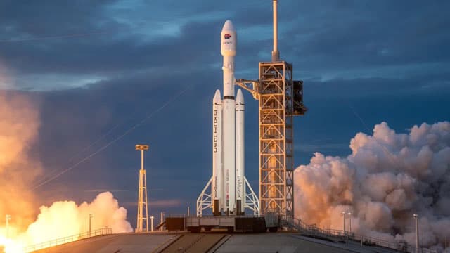 SpaceX Stock Surges in Full Trading Debut as Housing Sector Faces Headwinds